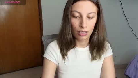 Snapshot of sweet_moon_v_ chatting on 05-12-26, 12:08 sweet_moon_v_ online show from 05-12-26, 12:08