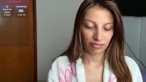 Snapshot of sweet_moon_v_ chatting on 06-08-26, 03:18 sweet_moon_v_ online show from 06-08-26, 03:18