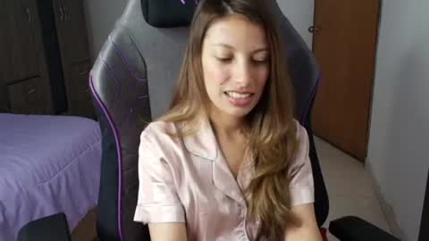 sweet_moon_v_ online show from 07-23-26, 05:22