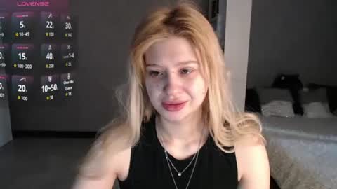 Snapshot of sweet_nicole_333 chatting on 10-16-25, 06:36 sweet_nicole_333 online show from 10-16-25, 06:36
