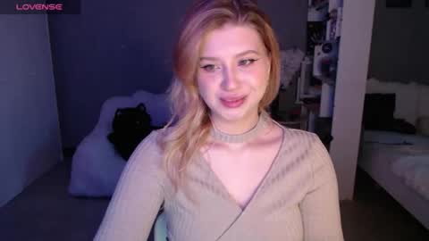 Snapshot of sweet_nicole_333 chatting on 06-10-26, 10:03 sweet_nicole_333 online show from 06-10-26, 10:03