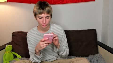 Snapshot of sweet_peach__ chatting on 12-01-24, 07:14 kira online show from 12-01-24, 07:14