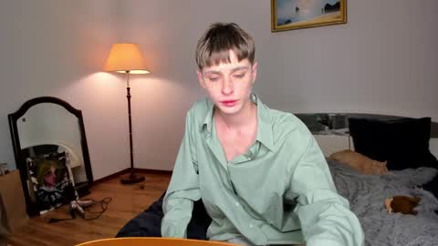 Snapshot of sweet_peach__ chatting on 12-20-24, 11:58 kira online show from 12-20-24, 11:58