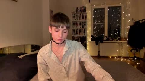 Snapshot of sweet_peach__ chatting on 01-23-25, 08:24 kira online show from 01-23-25, 08:24