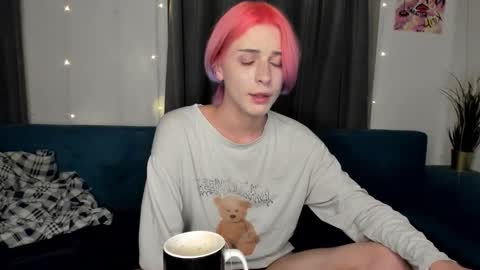 Snapshot of sweet_peach__ chatting on 09-17-25, 10:00 kira online show from 09-17-25, 10:00