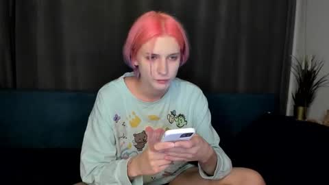 Snapshot of sweet_peach__ chatting on 09-19-25, 10:32 kira online show from 09-19-25, 10:32