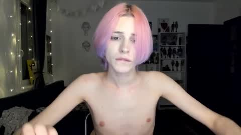 Snapshot of sweet_peach__ chatting on 10-19-25, 07:58 kira online show from 10-19-25, 07:58