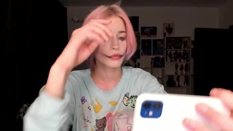 kira online show from 10-31-25, 07:48