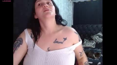 Snapshot of sweet_poison_666 chatting on 06-10-26, 12:33 sweet_poison_666 online show from 06-10-26, 12:33