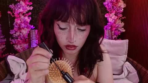 Roxanee online show from 12-14-25, 04:40