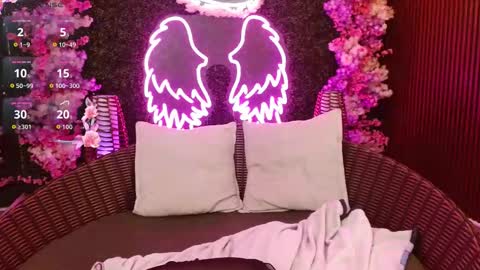 Roxanee online show from 01-18-26, 01:15