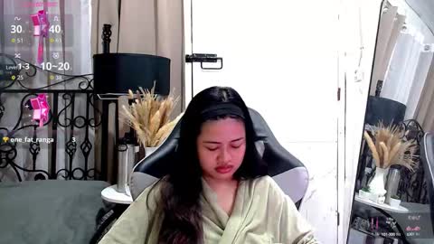 Snapshot of sweet_sirenxx chatting on 10-28-25, 11:29 Leah online show from 10-28-25, 11:29