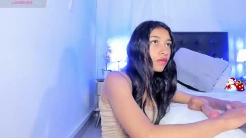 Snapshot of sweet_sofi0 chatting on 12-17-25, 12:44 Im sofi online show from 12-17-25, 12:44