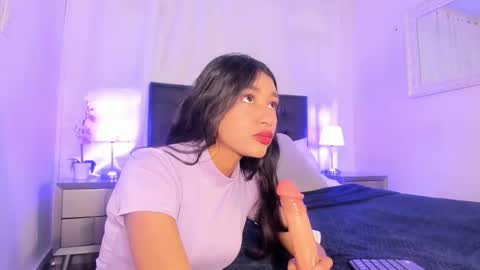 Snapshot of sweet_sofi0 chatting on 12-18-25, 12:00 Im sofi online show from 12-18-25, 12:00