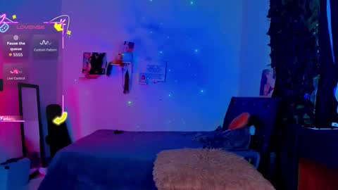 Steven independent model online show from 10-14-25, 06:09