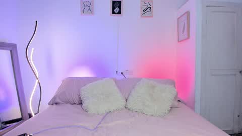 Snapshot of sweetartemise chatting on 02-14-26, 04:09 valeria 3 online show from 02-14-26, 04:09
