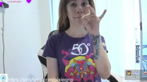 SweetAura0 0  online show from 06-12-26, 10:58