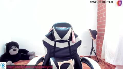 SweetAura0 0  online show from 07-25-26, 04:04