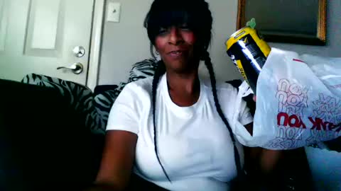 Snapshot of sweetaztea chatting on 10-17-25, 10:12 sweetaztee online show from 10-17-25, 10:12