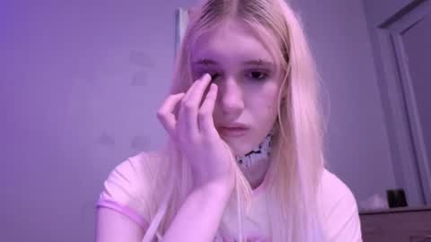 sweetcrystalll online show from 06-23-26, 12:19