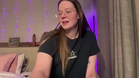 Snapshot of sweetdee222x chatting on 12-10-24, 07:58 Delilah Samson online show from 12-10-24, 07:58