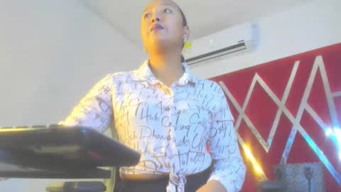 Snapshot of sweetdesireasm chatting on 02-01-26, 08:29 Sweet Desire online show from 02-01-26, 08:29