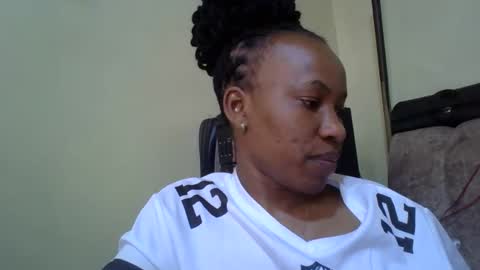 Snapshot of sweetdiva2012 chatting on 10-15-25, 08:03 sweetdiva2012 online show from 10-15-25, 08:03