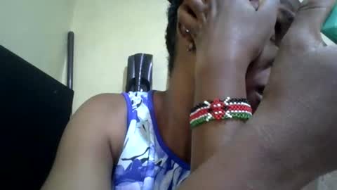 sweetdiva2012 online show from 10-29-25, 07:21