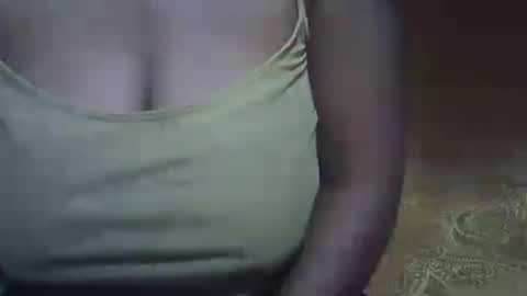 Snapshot of sweetdivah2 chatting on 06-22-26, 05:26 divinah online show from 06-22-26, 05:26