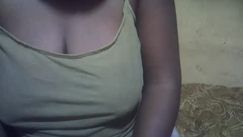 Snapshot of sweetdivah2 chatting on 07-17-26, 12:06 divinah online show from 07-17-26, 12:06