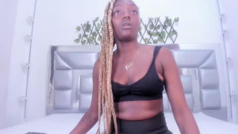 Snapshot of sweetebonny1 chatting on 02-17-26, 12:12 Jimena online show from 02-17-26, 12:12