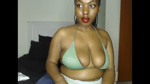 Snapshot of sweetice_01 chatting on 01-13-25, 08:37 euny online show from 01-13-25, 08:37