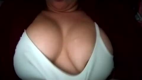 Snapshot of sweetie__annie chatting on 02-18-25, 04:58 Ana Mara i cant Make noise My family is here online show from 02-18-25, 04:58