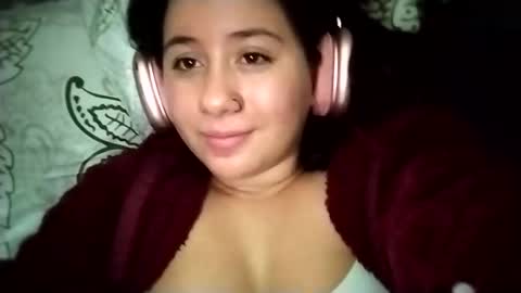 Snapshot of sweetie__annie chatting on 02-19-25, 06:44 Ana Mara i cant Make noise My family is here online show from 02-19-25, 06:44