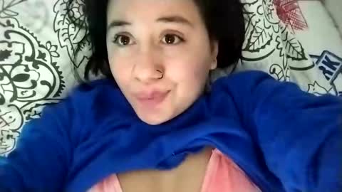 Snapshot of sweetie__annie chatting on 02-26-25, 05:53 Ana Mara i cant Make noise My family is here online show from 02-26-25, 05:53