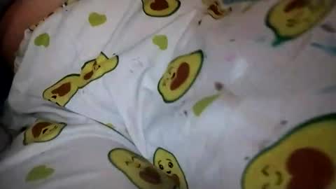 Snapshot of sweetie__annie chatting on 10-21-25, 05:08 Ana Mara i cant Make noise My family is here online show from 10-21-25, 05:08