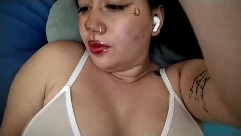 Snapshot of sweetie__annie chatting on 10-29-25, 06:04 Ana Mara i cant Make noise My family is here online show from 10-29-25, 06:04