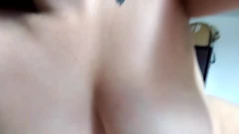 Snapshot of sweetie__annie chatting on 11-16-25, 07:08 Ana Mara i cant Make noise My family is here online show from 11-16-25, 07:08