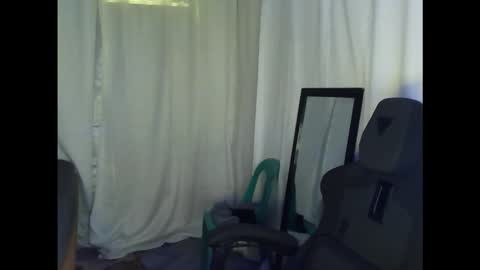 Snapshot of sweetie_irishh chatting on 10-19-25, 04:02 Irish online show from 10-19-25, 04:02