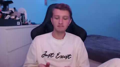 Snapshot of sweetiecready chatting on 11-22-25, 02:49 CAT online show from 11-22-25, 02:49