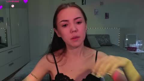 sweetieee_kira online show from 06-11-26, 03:04
