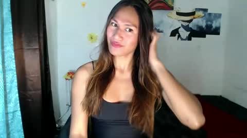 Snapshot of sweetiekimz chatting on 03-10-25, 04:46 Rosemarie online show from 03-10-25, 04:46