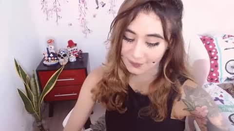 Snapshot of sweetkatik chatting on 11-13-25, 04:06 karen online show from 11-13-25, 04:06