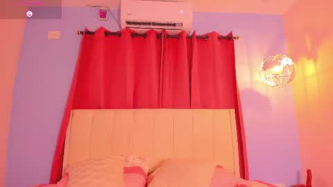 Snapshot of sweetkimmie_ chatting on 06-27-26, 12:22 Isabel online show from 06-27-26, 12:22