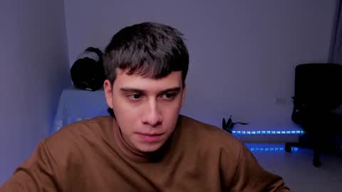 Snapshot of sweetlian_04 chatting on 12-13-24, 07:25 Lian online show from 12-13-24, 07:25