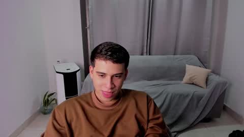 Snapshot of sweetlian_04 chatting on 02-19-25, 03:06 Lian online show from 02-19-25, 03:06