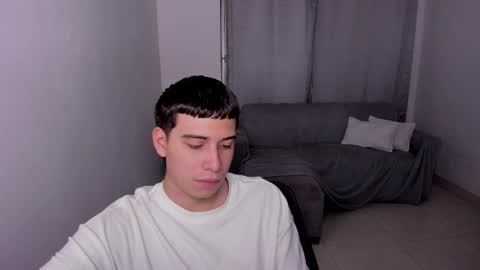 Snapshot of sweetlian_04 chatting on 02-28-25, 02:42 Lian online show from 02-28-25, 02:42