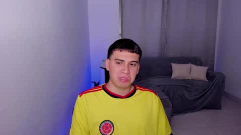 Snapshot of sweetlian_04 chatting on 03-06-25, 07:25 Lian online show from 03-06-25, 07:25