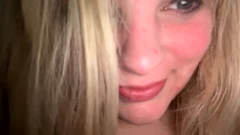 Snapshot of sweetlisa92 chatting on 05-20-26, 12:44 Lisa online show from 05-20-26, 12:44