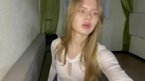 Lola online show from 11-10-25, 04:55